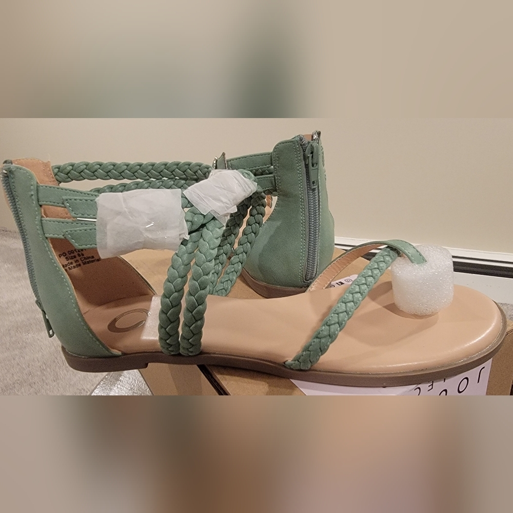 Brand New Women's Journee Sandals 8.5